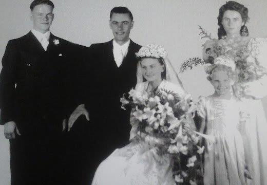 PAST Gerrie Coetzee (96) en sy vrou Elize (90) op hul troudag 70 jaar gelede.