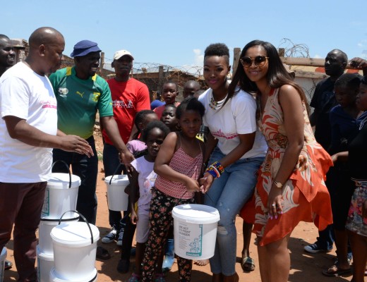 Ekurhuleni Executive Mayor, Clr Mzwandile Masina, Siphiwe Tshabalala’s wife Bokang Tshabalala and Ekurhuleni’s first lady, Sinazo Masina hand out early Christmas gifts to children of Makause Informal Settlement.