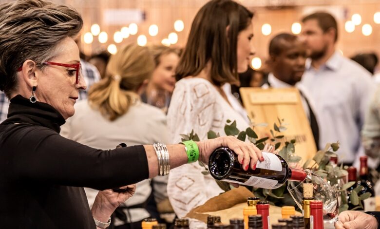 Starting at 17:30, the event willl raise funds for Happy Yappers Animal Sactuary NPO. For tickets, contact Riette at 082 886 9344.