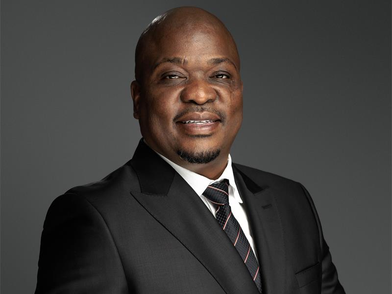 Ekurhuleni Executive Mayor Nkosindiphile Xhakaza has praised the Class of 2025 matriculants and educators for their dedication as matric results continue to improve across the municipality, while encouraging top achievers and reassuring learners who fell short.