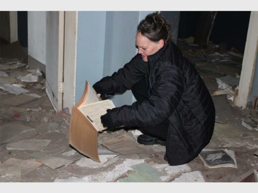 Clr Amanda Davison pageing through old patient files which lay strewn on the floors of Kempton Park Hospital. Photo: Kamogelo Magolo.