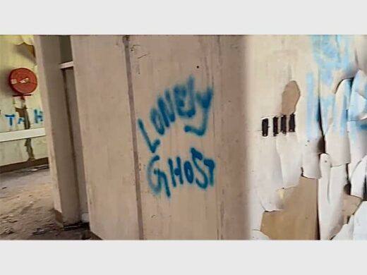 Graffiti on the wall at the Kempton Park Hospital. Photo: Kamogelo Magolo.