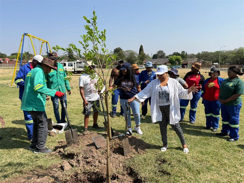 Ward 91 Clr Desmond McKenzie praised the collaboration for enhancing the park’s beauty and fostering community involvement in environmental conservation.