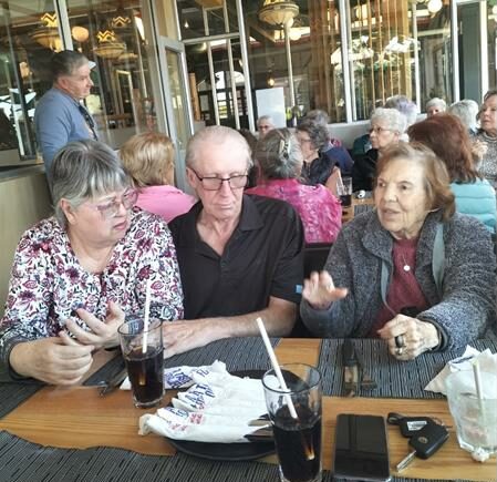 A total of 28 residents from Glenny Terrace and Allen Park Old Age Home were recently treated to a special outing, made possible by the generosity of Chatoga Spur in Kempton Park. From the moment they arrived, the atmosphere was filled with excitement. “I haven’t been out like this in years,” said one resident, smiling
