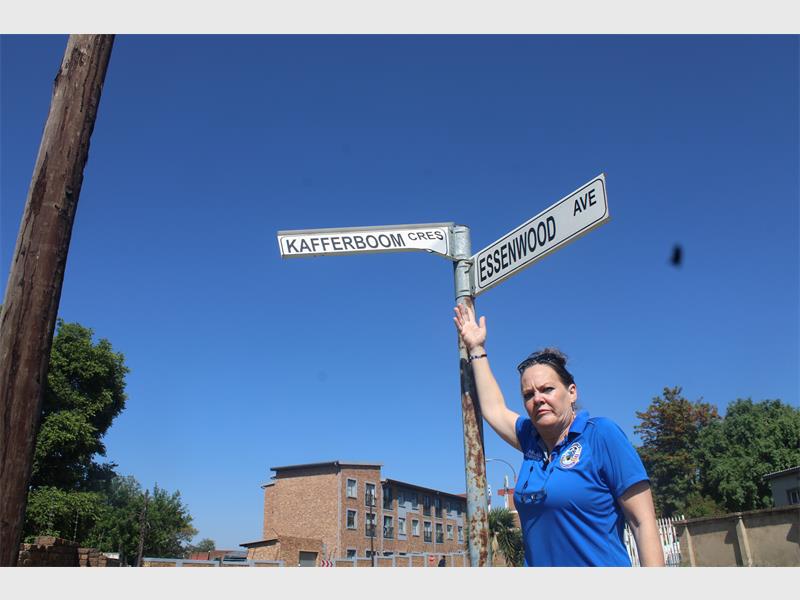 The consultation process aims to select a new street name that unites the community, fosters social cohesion, and avoids division.