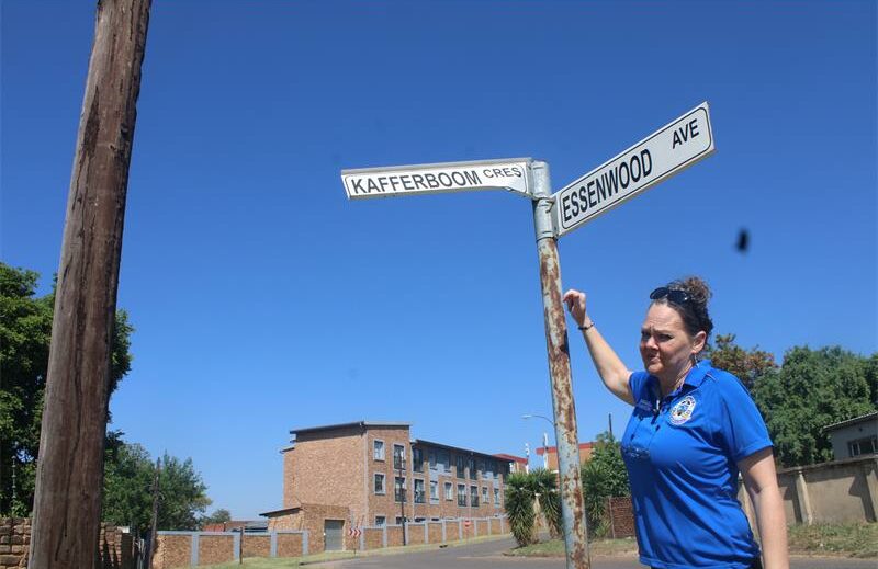 A Birchleigh councillor renewed calls for the CoE to change a street name considered racially offensive.