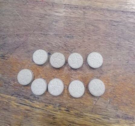 Benoni Flying Squad members arrested six suspects and recovered drugs, illicit cigarettes and a hijacked vehicle in operations across Etwatwa, Kempton Park, Birchleigh, and Tembisa.