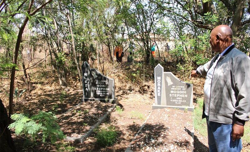 The relevant city departments raised hopes with a visit to the community to discuss their concerns about the cemetery.