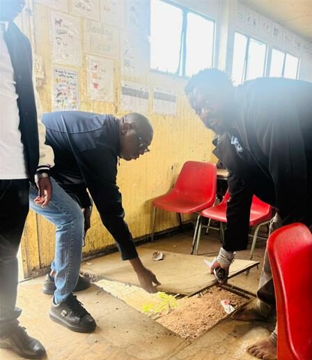 Learners at Mpumelelo Primary continue to study in cramped and unsafe classrooms, with the DA demanding accountability from MEC Matome Chiloane and Premier Lesufi
