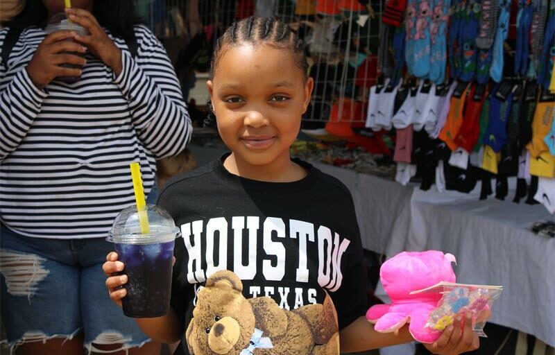 Residents turned out in large numbers for Mooifontein Primary School’s inaugural market, supporting local vendors and raising funds for the school.