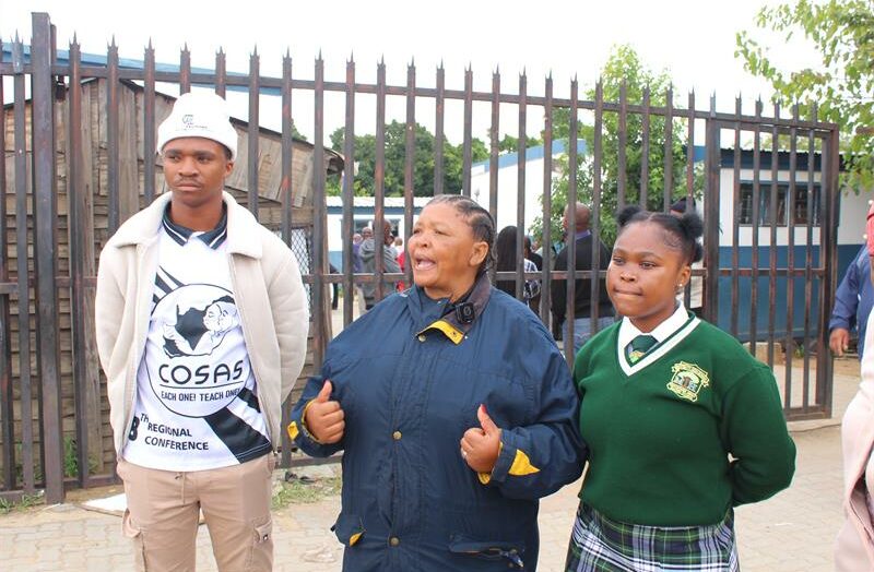 Leaners and parents of Mayibuye protest over school conditions, as they hinder education for the learners.