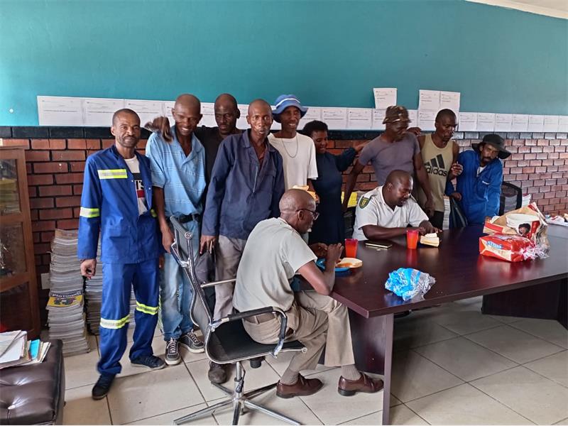 Inmates from Leeuwkop Prison joined Shukumani Primary School in Thembisa to improve school conditions and demonstrate the importance of rehabilitation and second chances.