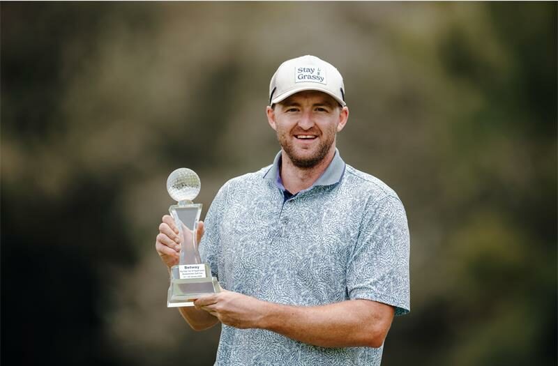 At 13-under par and with two holes to play in round two, Cronje was already ahead of the field at this point, and had a healthy three-shot cushion.