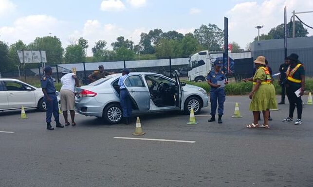 Kempton Park police, with other law enforcement agencies, conducted a crime awareness operation to honour fallen SAPS members and reinforce operational readiness in the fight against crime.