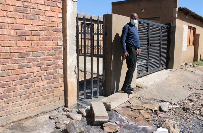 Residents have grown tired of the sewerage stench and demand action.