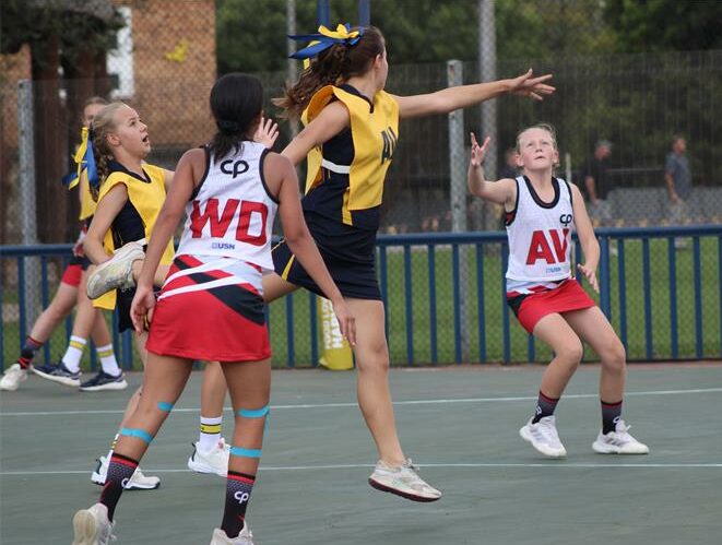 Laerskool Constantiapark collected points at Laerskool Kruinsog to showcase their talent in their young netball players.