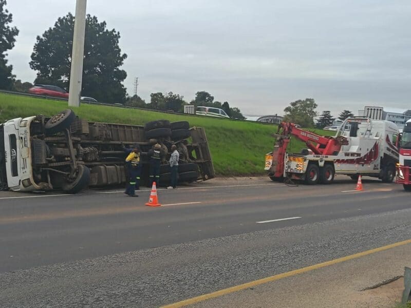 Four middle lanes at the split between the R21 southbound and R24 westbound heavily are affected.