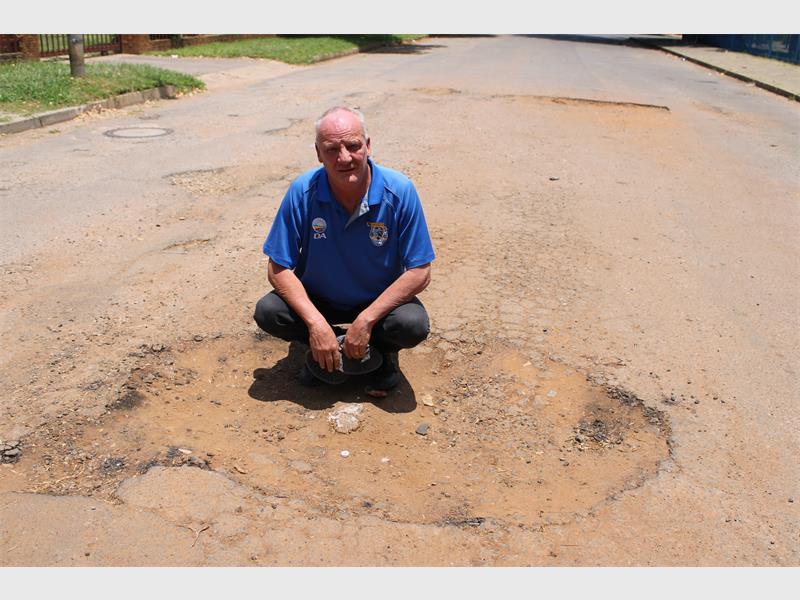 Ekurhuleni to fix potholes in Fulmar Street near Kempton Park school
