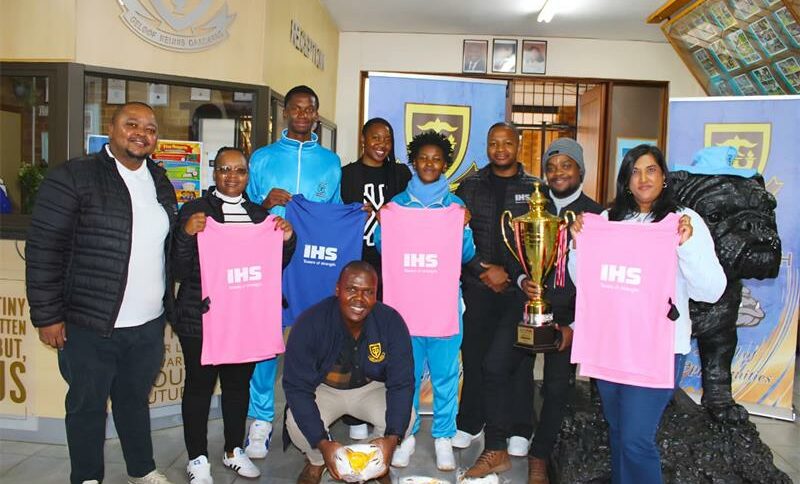Hoërskool Birchleigh has received soccer equipment and bibs from IHS Towers to support the school’s growing soccer programme.