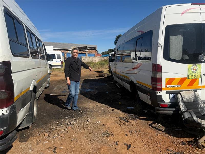 Residents want the City of Ekurhuleni to shut down an alleged illegal workshop and enforce by-laws in Parklands Drive.