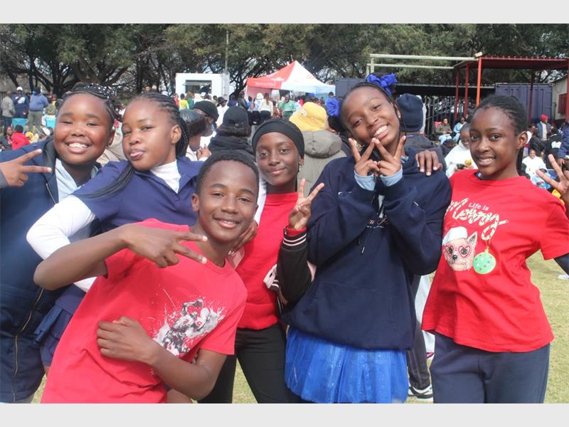 Despite gloomy weather, the event was filled with excitement as participants took part in a variety of sporting activities, including relay races, netball, soccer, and foundation-phase games such as sack races.
