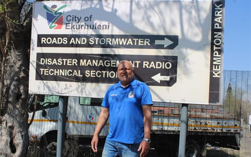 Ward 91 councillor, Desmond Mckenzie visited the Kempton Park Depot to verify concerns raised regarding the availability of tar for pothole repairs.