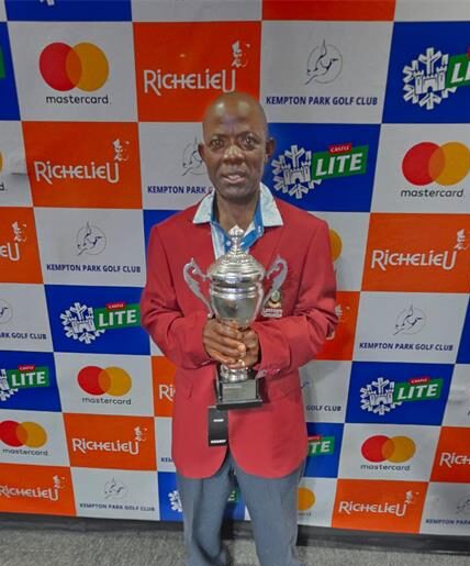 The two golfers topped their respective divisions at Thembisa Golf Club’s annual competition, which attracted 42 golfers in the B division and offered prizes to participants.
