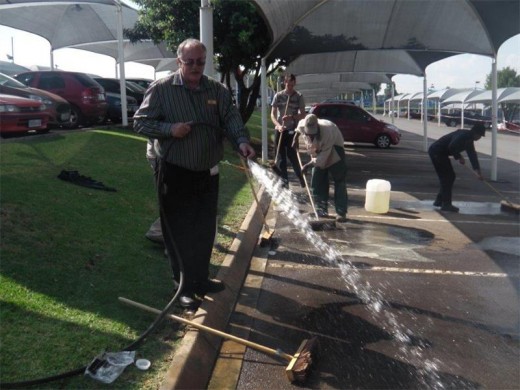 Green-conscious Carnival City employees, supported by Gavin Jooste (with the hosepipe in front), are, back (from left): Robin Moore, Andries Senwamadi and Lucky Pergoo. They spent a day scrubbing the complex’s staff parking areas to remove hydrocarbon spillages and stop polluted run-off from contaminating the surrounding wetland and the nearby streams.