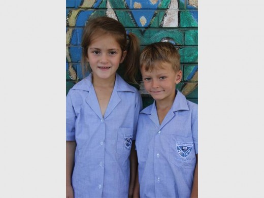 Hierdie jaar, by Laerskool Elspark, is daar twee stelle tweelinge in graad een. Een van die stelle is Li-Marie (links) en Lihan van Blommestein. Hulle was baie gelukkig om by ‘groot skool’ te wees.