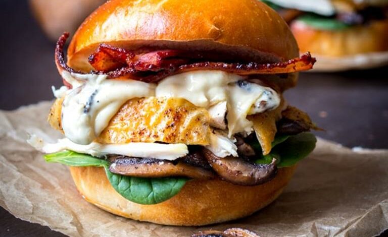 16 DECEMBER - WFD - Creamy mushroom and chicken burger (Medium)