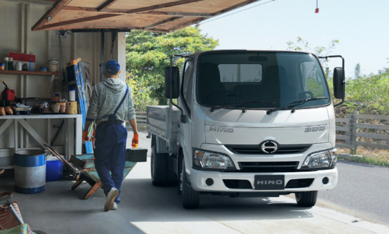 Hino 200 b