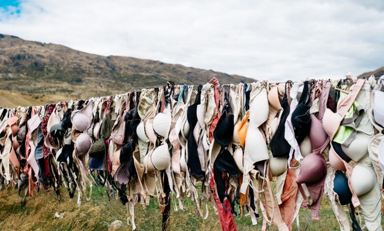 ElanaWagner-06-09-2022-Fashion-RaiseTheBra.1