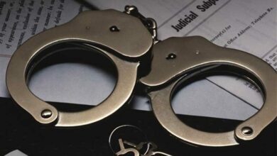 Handcuffs8x6_614794345