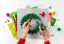 help-your-child-makec2a0a-feltc2a0christmas-wreath-780x470 (1)