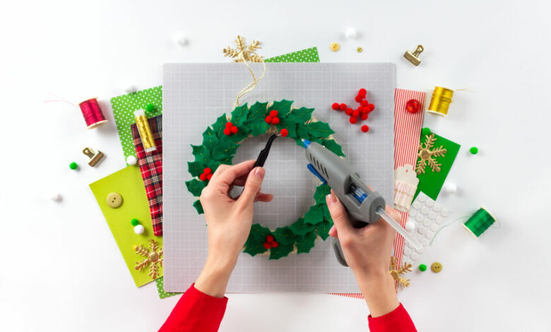 help-your-child-makec2a0a-feltc2a0christmas-wreath-780x470 (1)