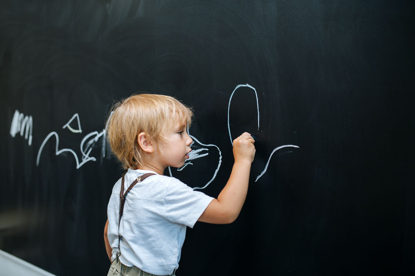 How to make a DIY blackboard for your child