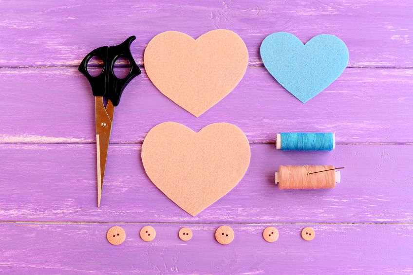 How to create a felt heart craft for Mother's Day