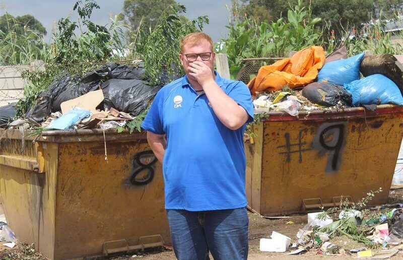 Strong cat urine or rotten egg smells in parts of Ekurhuleni may be linked to industrial emissions or local sewer issues. Authorities encourage residents to log detailed complaints to help trace the source.