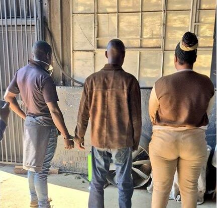 A joint intelligence-led operation involving the JMPD, the Hawks, and private security firms shut down an illegal gold refinery in Booysens, leading to four arrests and the seizure of R1 million in gold.