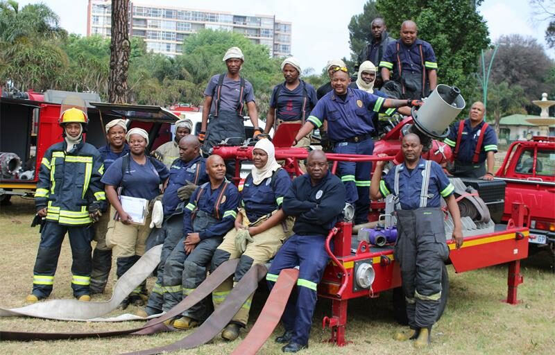 The City of Ekurhuleni’s Fire Department Technical Rescue Teams (TRT) recently conducted intensive water rescue exercises at Homestead and Germiston Lakes, testing high-capacity systems to strengthen response to large-scale emergencies.