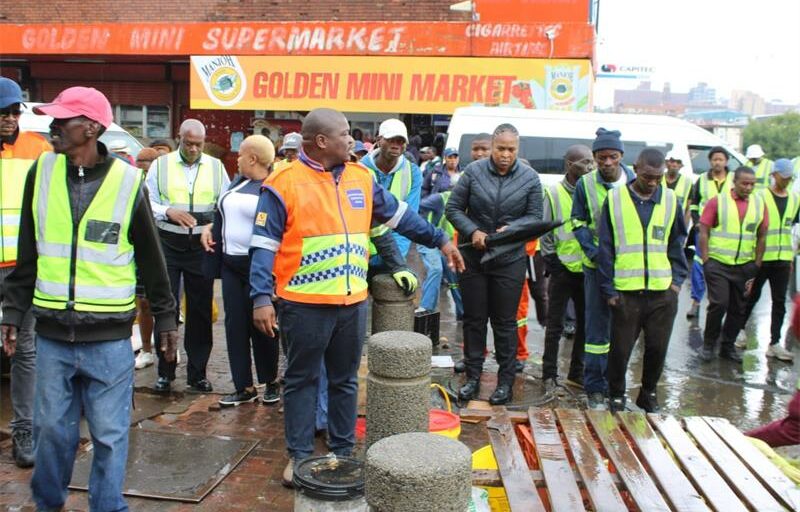 Ekurhuleni Executive Mayor Nkosindiphile Xhakaza is leading a major by-law enforcement blitz in the Germiston CBD, targeting illegal trading, unsafe infrastructure, and long-standing urban management issues.