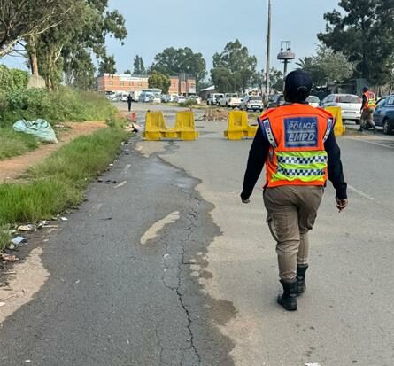 Motorists are urged to proceed with caution after a sinkhole began forming on Johann Rissik Street, prompting temporary traffic changes.