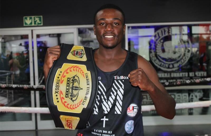 Rising Germiston boxer Moses Nelumoni has captured the Tik Box South Africa 70kg middleweight championship after a dominant first-round victory and now eyes a title defence in March.