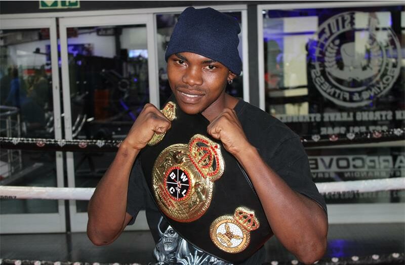 Unbeaten white-collar boxing champion Thami Mkwalo has revealed his ambition to go professional after claiming the junior middleweight title late last year.