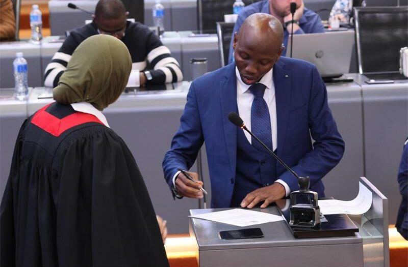 Senona, elected with 94 votes, takes over as speaker after Dora Mlambo’s move to the mayoral committee, promising stability in a politically contested council.