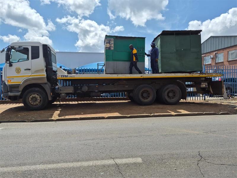 Officials enforced municipal regulations during a targeted operation, seizing vehicles and confiscating goods linked to illegal trading, parking violations and non-compliant business activities in town.
