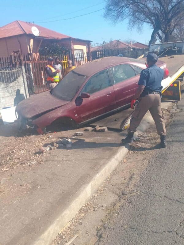 Two abandoned, partially stripped vehicles were impounded in Germiston after their owners allegedly failed to remove them despite repeated verbal and written warnings from the Ekurhuleni Metropolitan Police Department (EMPD).