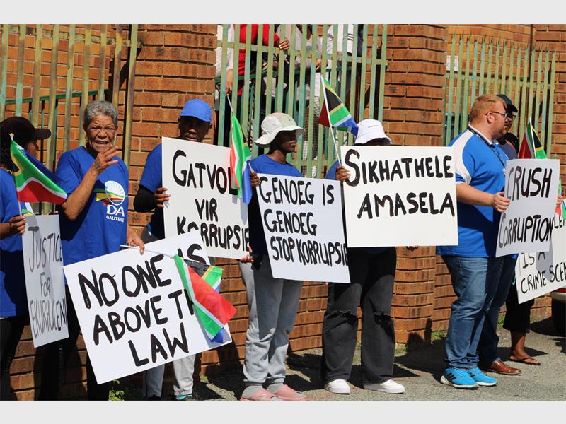 The Democratic Alliance has again called for Ekurhuleni city manager Kagiso Lerutla to be placed on precautionary suspension, saying his continued tenure while facing fraud and corruption charges undermines public confidence.