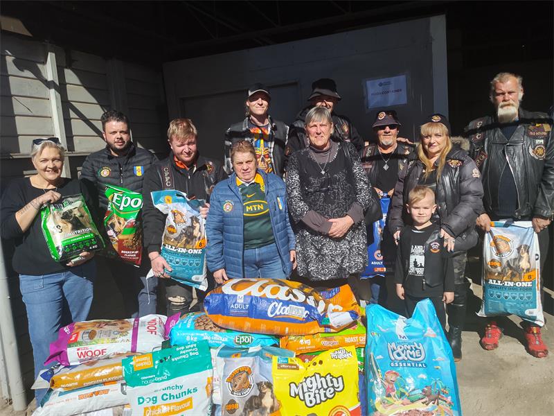 The Crusaders South Africa – Joburg Charter handed over pet food to the Germiston/Bedfordview SPCA as part of its ongoing community outreach, with support from members across the country.