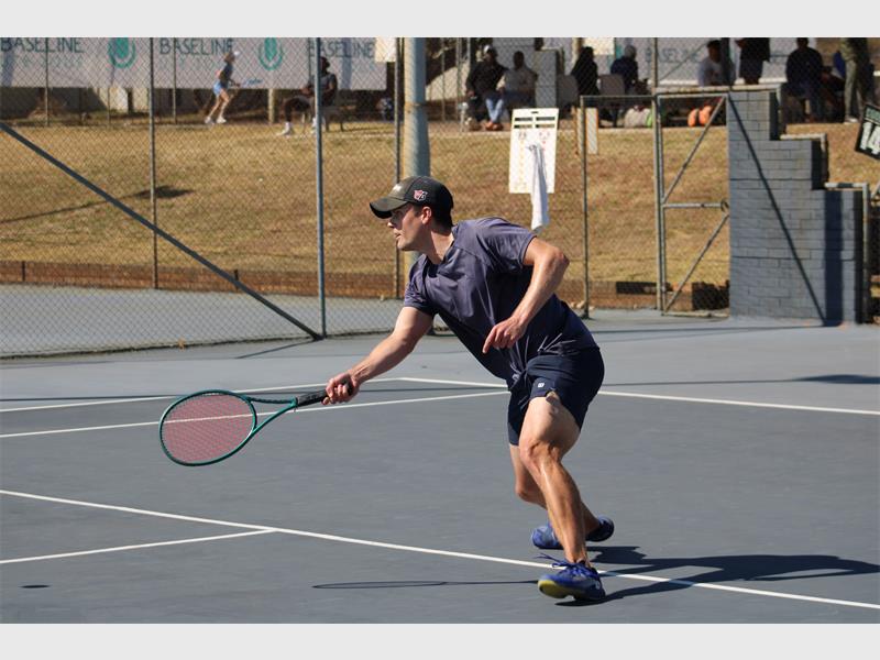 After two fiecely contested set, Andreas Scott triumphed after 7-6, 7-6, while Abigail Prinsloo needed the 10-poiint tie-break to win the women's title.